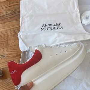 Alexander mqueens size 9 in women